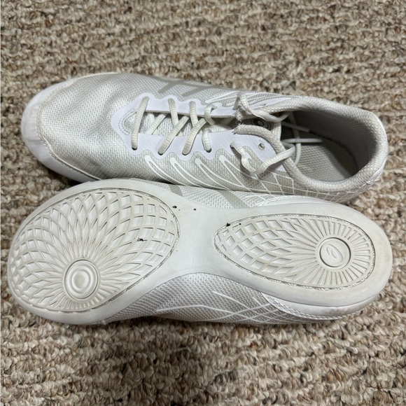 ASICS Cheer Shoes - Picture 4 of 6